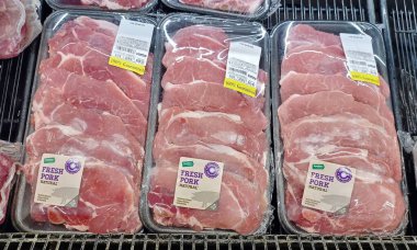 Houston, Teksas ABD 06-02-2024: Domuz pirzolası sığır eti kasabı süpermarketi.