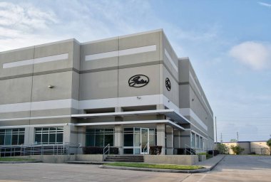 Houston, Teksas ABD 04-07-2024: Gates ofis binası dış şirket mağazası önü.
