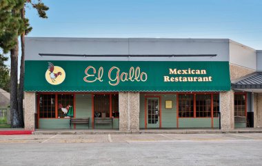 Houston, Teksas ABD 08-11-2024: El Gallo Meksika Restoran mağazası dış iş dünyası.