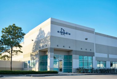 Houston, Teksas ABD 11-24-2024: Arcadia alüminyum çerçeve tedarikçi ofis binası dış.