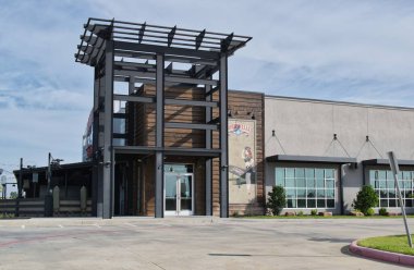 Houston, Teksas ABD 04-07-2024: Bombalar restoran barı mağaza önü dış ticaret şirketi.