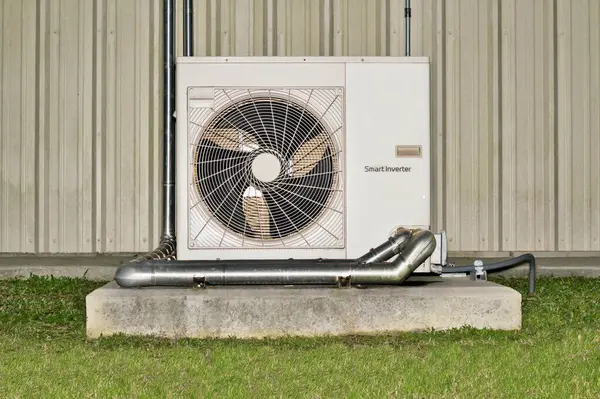 Akıllı Çevirici Kanalsız Klima Sistemi. Ticari bina dış kaplaması..