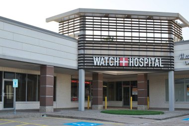 Houston, Teksas ABD 06-23-2024: Watch Hospital Tamir Atölyesi İşletme Şirketi dış cephe.