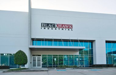 Houston, Teksas ABD 06-22-2025: BlackHawk Endüstriyel Sanayi Sanayi Deposu.