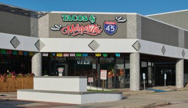Houston, Teksas Amerika Birleşik Devletleri 06-22-2025: Tacos ve Margaritas Meksika restoranları mağaza vitrini.