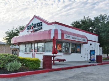 Houston, Teksas ABD 07-20-2025: Brusters gerçek dondurma dükkanı mağazası dış cephe.