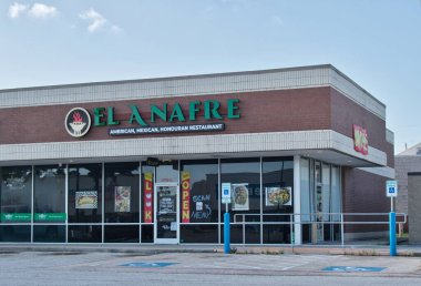 Houston, Teksas ABD 06-22-2025: El Anafre Restoran mağaza vitrinleri, Amerika, Meksika, Honduras yemekleri.