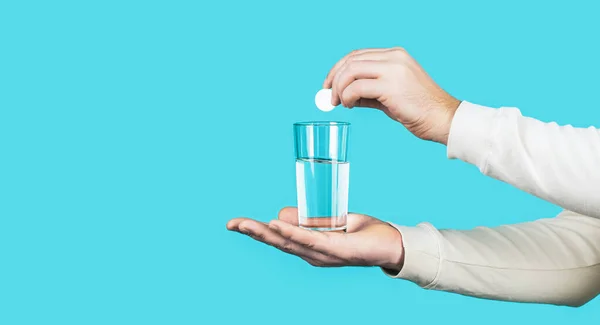 Glas Wassertablette Vorhanden Glas Mit Glühender Tablette Wasser Mit Blasen — Stockfoto