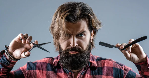 Brutal Guy Scissors Straight Razor Bearded Client Visiting Barber Shop — Stock Photo, Image