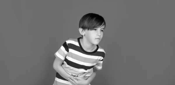 Diarré Eller Gastroenterit Hälsoproblem Barnet Håller Händerna Magen Magsmärtor Tonårspojke — Stockfoto