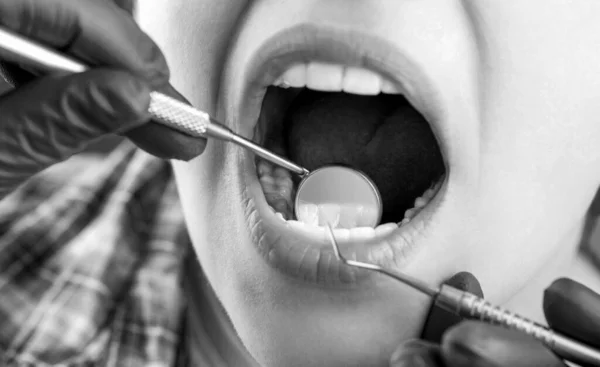 Koncepcja Zdrowych Zębów Dbam Zęby Kobieta Dentysty Opieka Dentystyczna Opieka — Zdjęcie stockowe