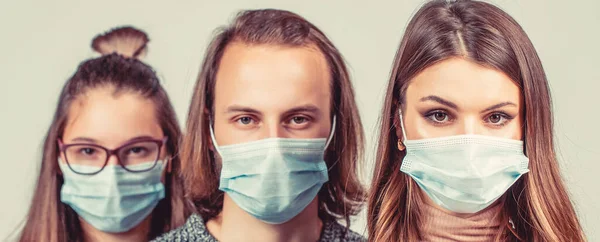 Grupp Personer Som Bär Skyddande Medicinsk Mask För Skydd Mot — Stockfoto