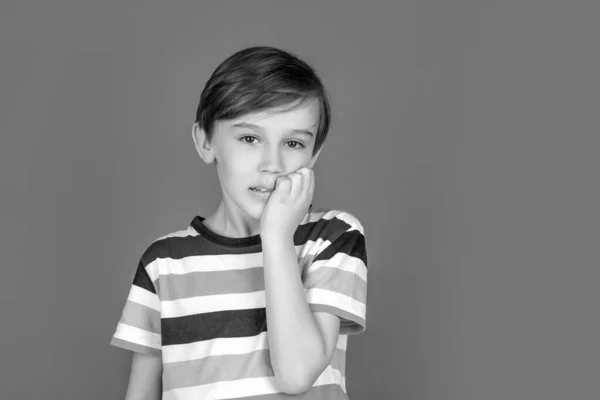 어린이는 치통으로 고생한다 치료제 진통제 치통같은 치과의 개념입니다 — 스톡 사진
