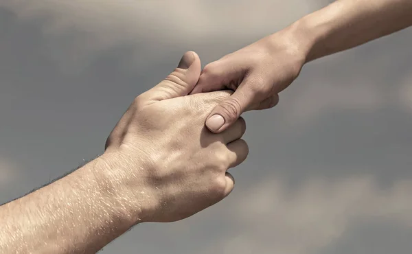 Een Helpende Hand Handen Van Man Vrouw Die Naar Elkaar — Stockfoto