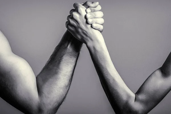 Deux Hommes Mains Jointes Bras Fer Forte Faible Match Inégal — Photo