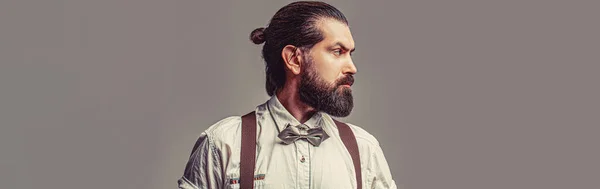 Männchen Hemd Korrigiert Seine Bunte Krawatte Porträt Eines Gutaussehenden Bärtigen — Stockfoto