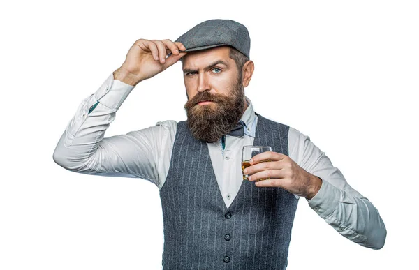 Homme Barbu Costume Buvant Whisky Brandy Cognac Barbu Tient Verre — Photo