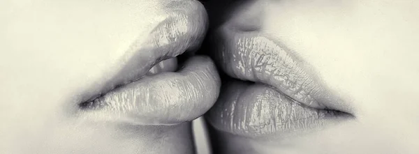 Lesbiska Par Kysser Läppar Passion Och Sensuell Beröring Närbild Kvinnor — Stockfoto