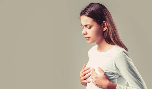 Mujer Teniendo Ataque Corazón Concepto Ataque Cardíaco Chica Sintiendo Dolor —  Fotos de Stock