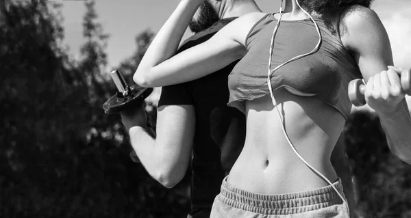 运动的身体 运动性感的女孩 男女两项运动 — 图库照片