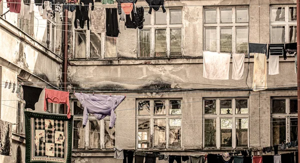Pauvre Quartier Vêtements Suspendus Pour Sécher Sur Une Ligne Vêtements — Photo