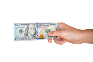 Erkek eli dolar banknotunu tutuyor. Para, nakit. El, 100 dolarlık banknot alıyor. Kadınların elinde 100 dolarlık banknot var. Elinde 100 dolarlık banknot var..