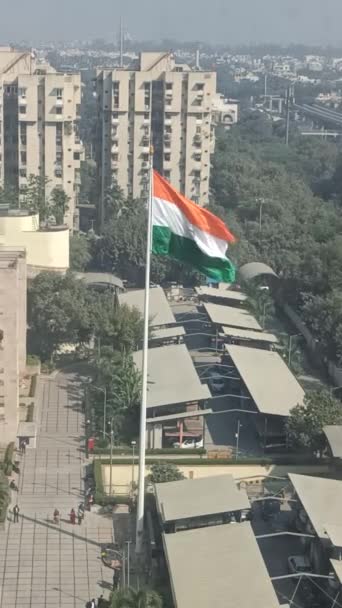 Bendera Nasional India Terbang Tanah Siang Hari Burung Pandangan Mata — Stok Video