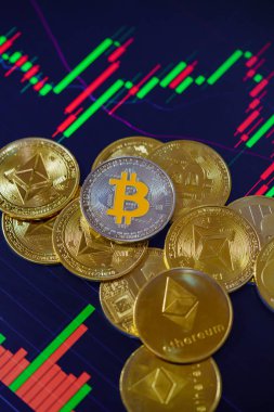 Mum çubuğu grafik grafiği ve dijital arkaplanı olan çeşitli kripto para birimlerini yığın veya yığın.