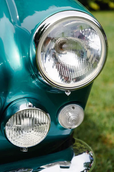 Closeup Shot Turn Signal Headlight Retro Green Car — Stock Photo, Image