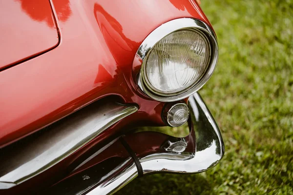 Warna Close Dari Lampu Depan Mobil Vintage Merah Dan Sinyal — Stok Foto