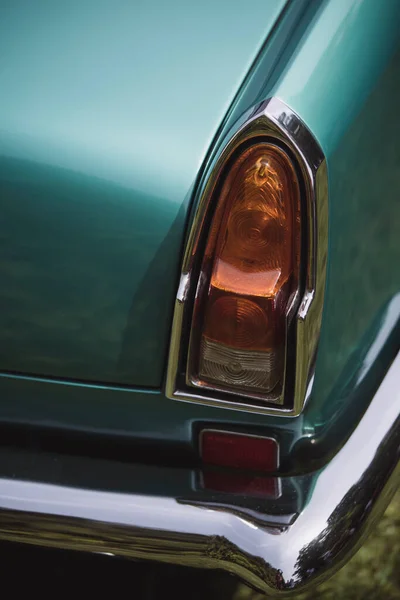 Eski Bir Arabanın Arka Stop Işıklarının Yakın Çekim Görüntüsü — Stok fotoğraf