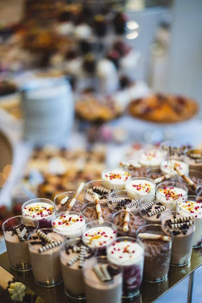 Delicious Wedding Reception Candy Bar Dessert Table Various Sweets Cupcakes — Stock Photo, Image