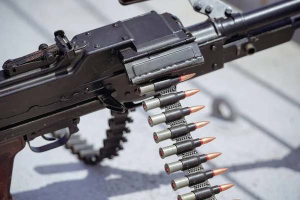 Close Shot Machine Gun Belt Loaded Cartridges — 图库照片