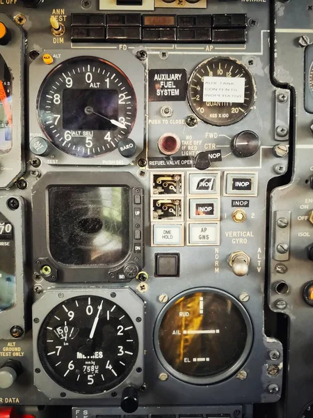 Bir Uçak Kokpitindeki Kontrol Panelinin Yakın Çekim Görüntüsü — Stok fotoğraf