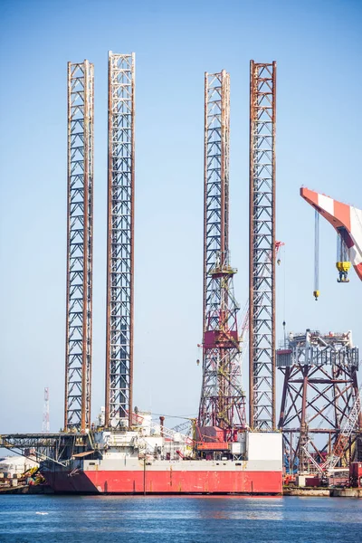 View Showing Oil Rig Moored Commercial Dock — Stock Photo, Image