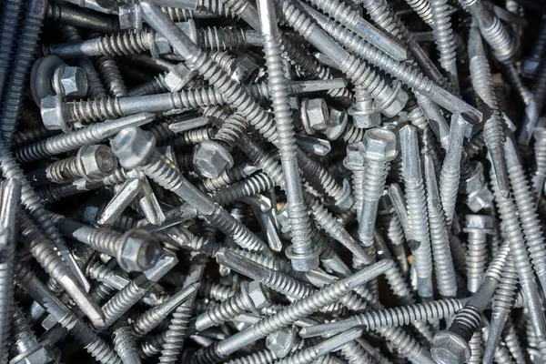 Metal gümüş yığını stok fotoğrafı vidalıyor. Yüksek kalite fotoğraf