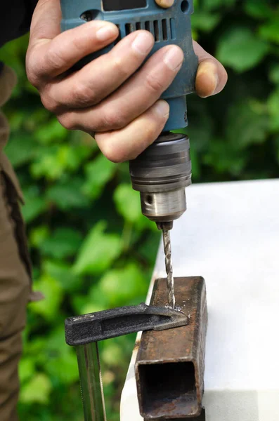 Working Metal Men Hands Drill — Stock Photo, Image