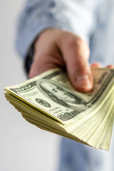 Tlustý Balíček Dolarů Rukou Muže Muž Dává Úplatek Stock Snímky