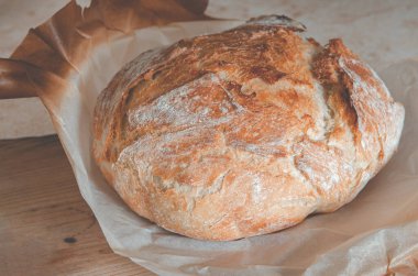 Tahtada ev yapımı el yapımı ekmek. ekmek