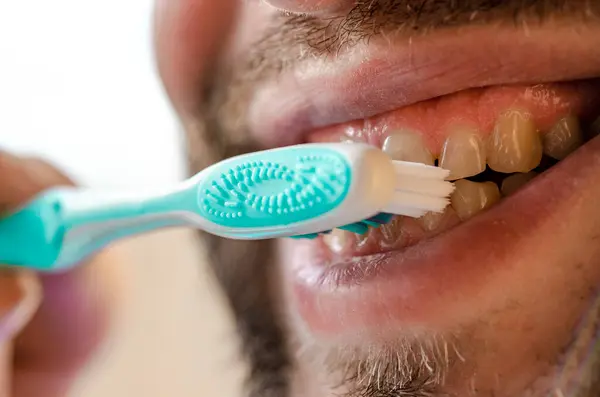 Личная Гигиена Стоматология Человек Чистит Зубы Зубной Щеткой Лицензионные Стоковые Фото
