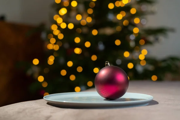 Χριστουγεννιάτικο Δείπνο Ιδέα Στολίδι Που Βρίσκεται Στο Τραπέζι Στο Πιάτο — Φωτογραφία Αρχείου