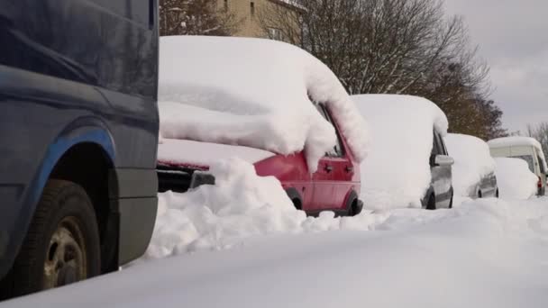 Auto Pod Hustou Sněhovou Pokrývkou Bouři Vozidla Pohřbená Pod Ledem — Stock video