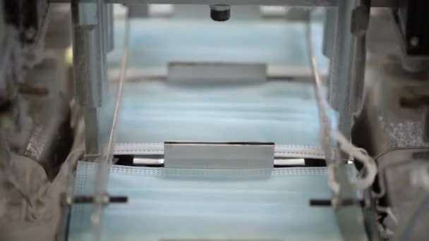 Detailní Proces Výroby Masek Lékařských Tváří Továrně Automatizované Stroje Vyrábějící — Stock video