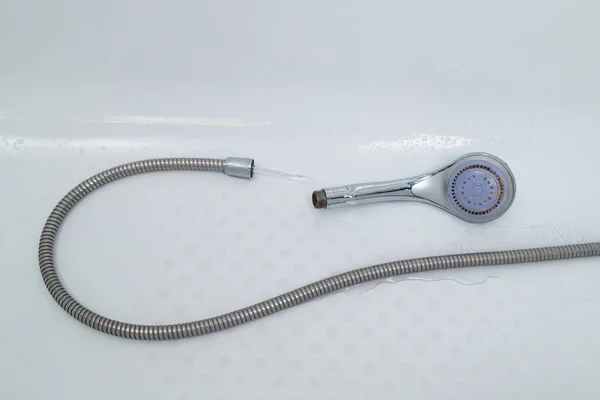 Duş Musluğu Sızdırıyor Küvet Kolu Kırılmış Acil Durum Onarımı — Stok fotoğraf