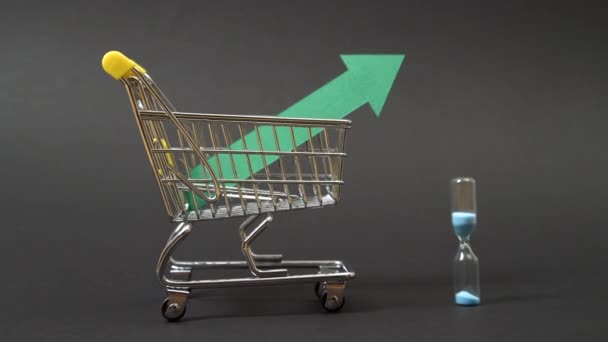 黒を背景にショッピングカート オンラインビジネスの売上と収益の成長 — ストック動画