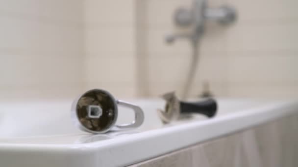 Fugas Grifo Ducha Mango Bañera Roto Reparación Urgente — Vídeos de Stock
