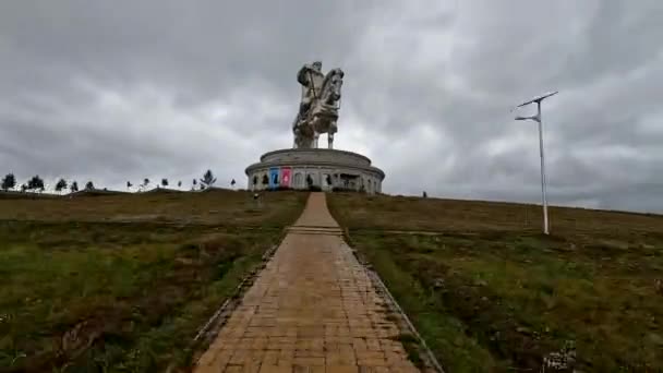 Tsonjin Boldog Ulaanbaatar Mongoliet September 2022 Chinggis Khaan Skulptur Molnig — Stockvideo