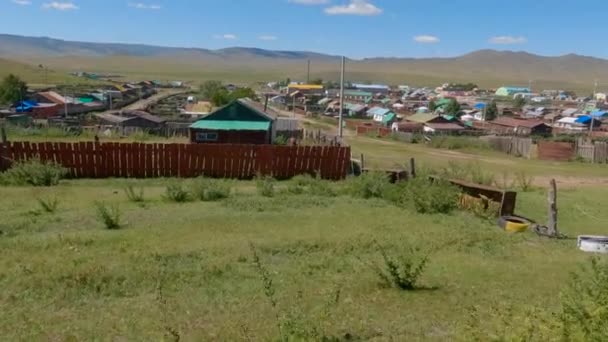 Car Passing Mongolian Village Sunny Day Driving Dirt Road Colorful — Vídeo de Stock
