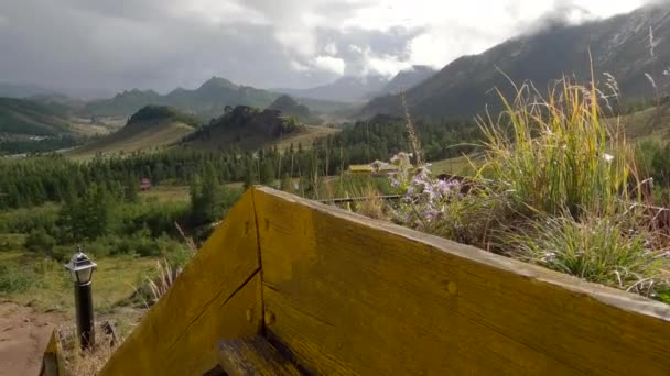 Terelj国家公园景观 蒙古山岭 以戏剧性天空为背景的山谷概览 — 图库视频影像