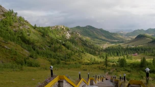 Krajobraz Parku Narodowego Terelj Grzbiet Górski Mongolii Przegląd Doliny Dramatycznym — Wideo stockowe
